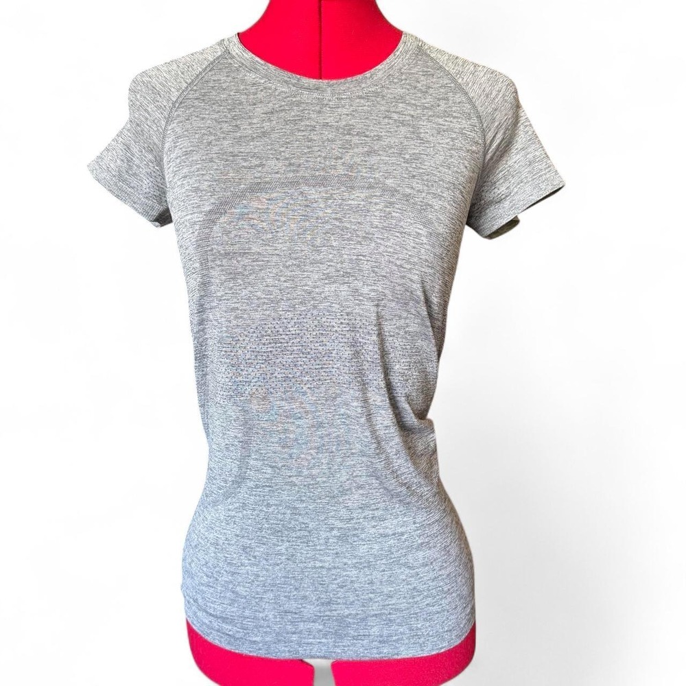 Lululemon Grey Swiftly Tech Short Sleeve 2.0 in Slate White Size 2 Gym Running